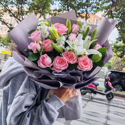 长治11朵戴安娜粉玫瑰百合，与你一起追逐梦想
